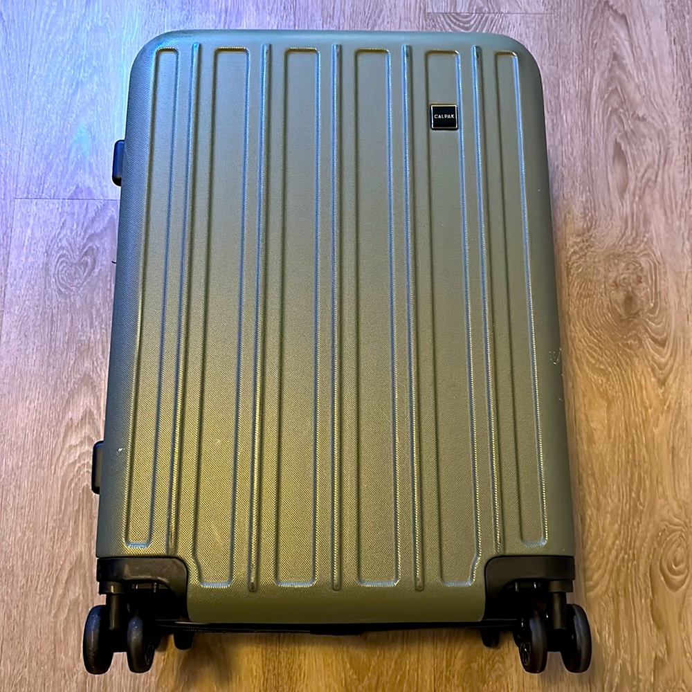 Calpak Luggage Wandr Medium 24” Hardside Suitcase Olive Green